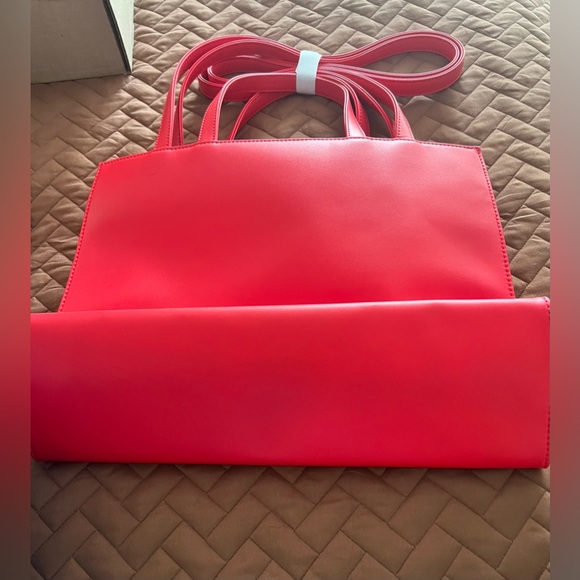 NWT Authentic Telfar Bag Medium Red - Picture 2 of 5